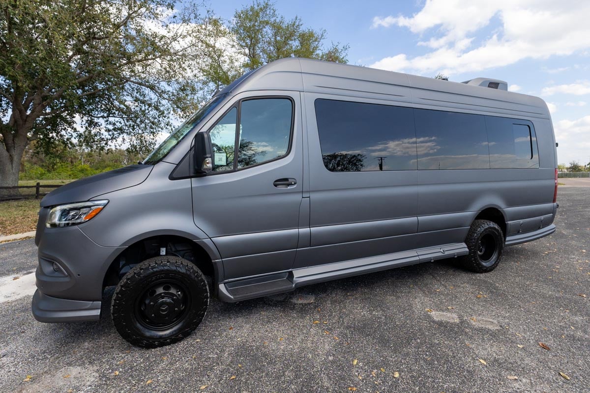 New 2025 OGV Luxury Coach V-RV 5RLA AWD gallery image-11