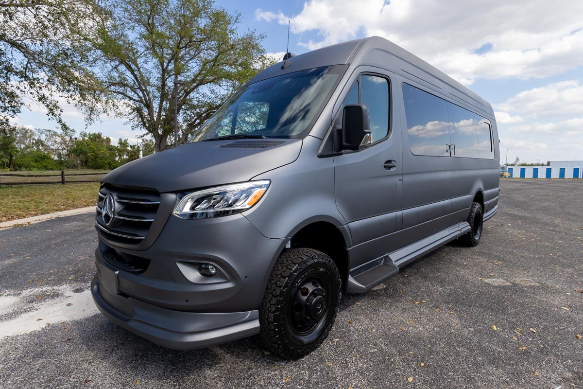 New 2025 OGV Luxury Coach V-RV 5RLA AWD gallery image-12