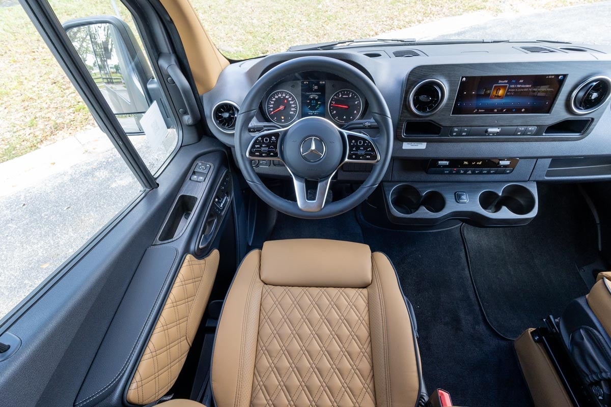 New 2025 OGV Luxury Coach V-RV 5RLA AWD gallery image-15