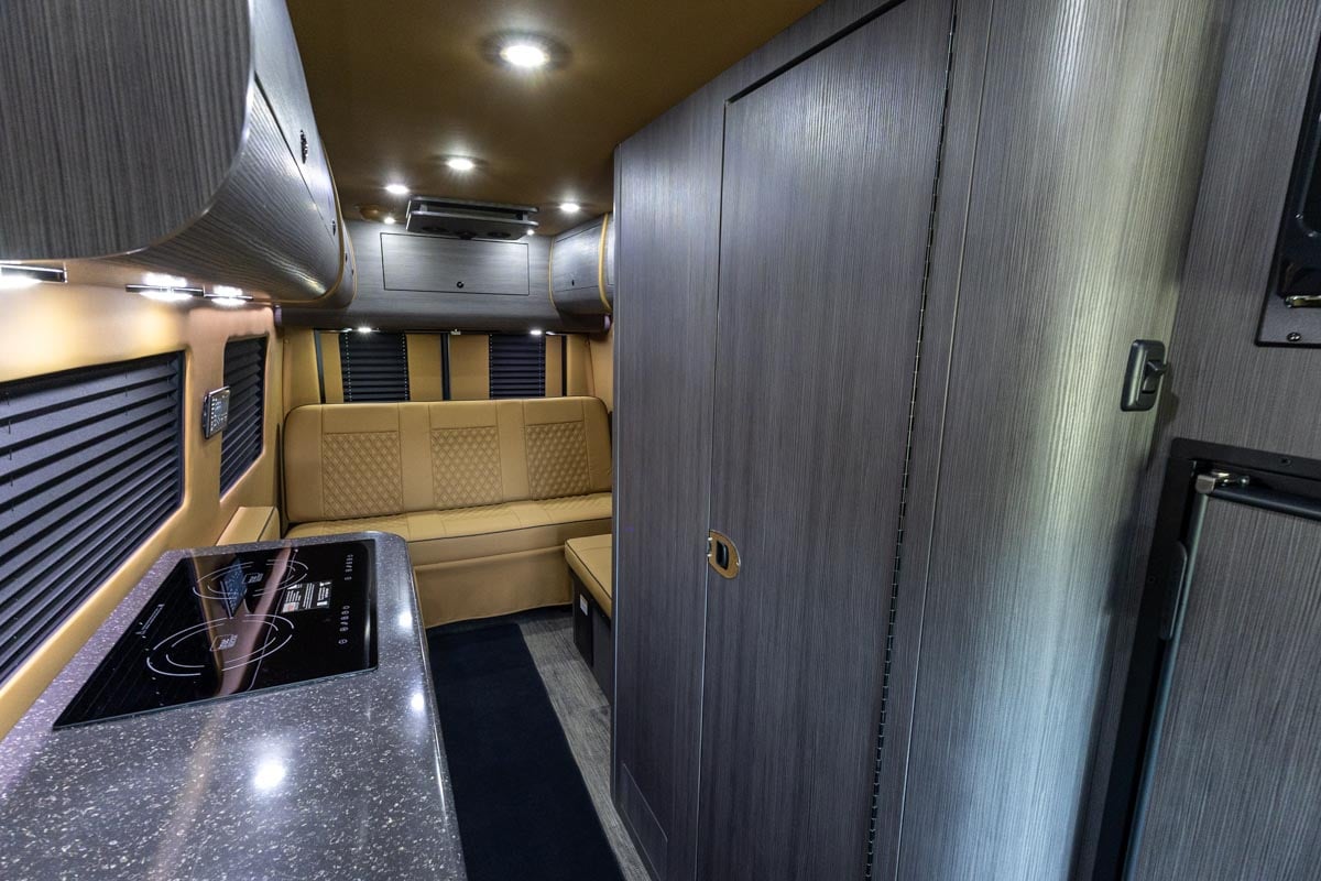 New 2025 OGV Luxury Coach V-RV 5RLA AWD gallery image-18