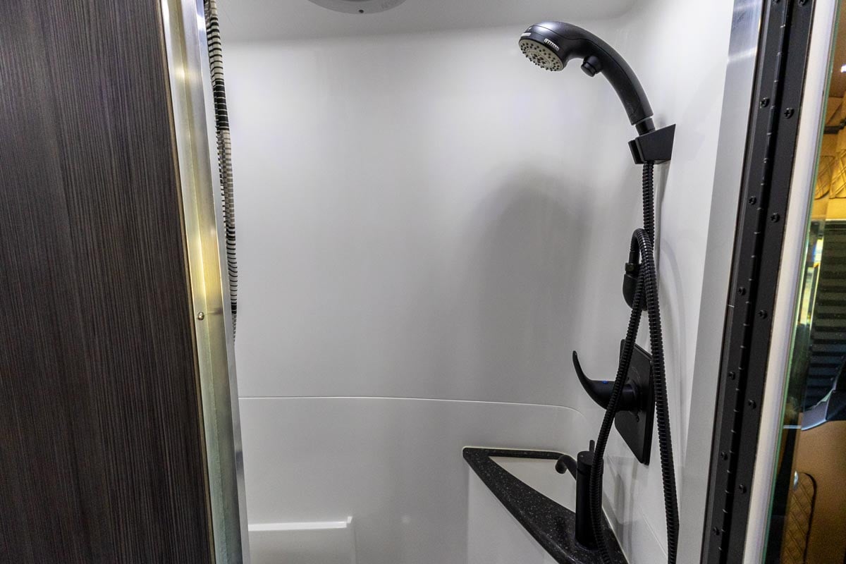 New 2025 OGV Luxury Coach V-RV 5RLA AWD gallery image-24