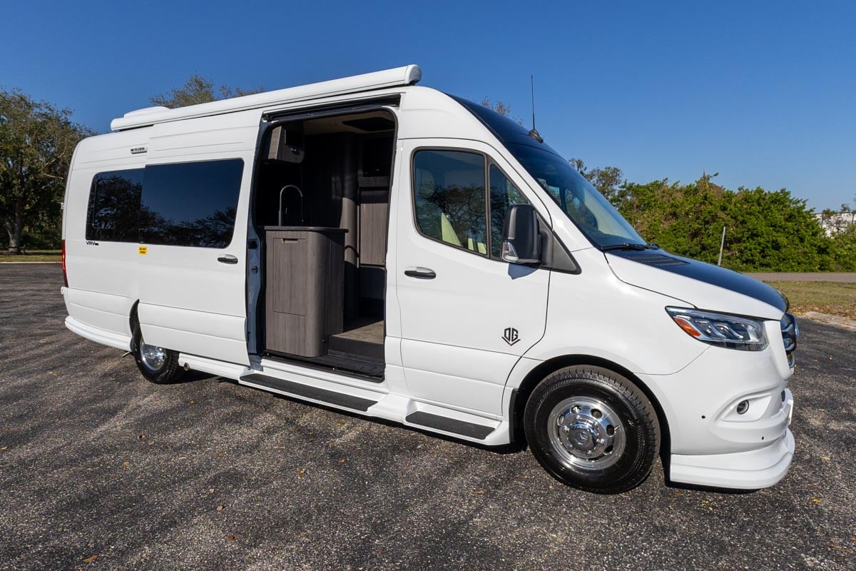 2025 OGV Luxury Coach V-RV 2TB gallery image-4