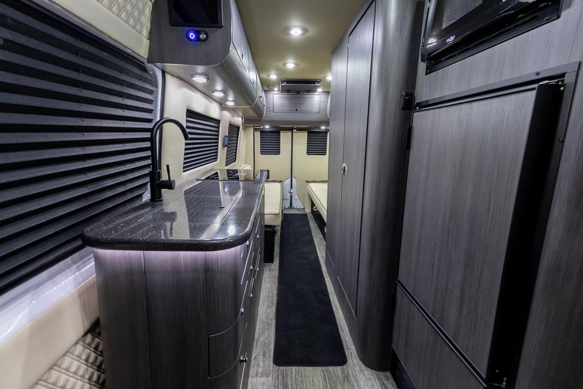 2025 OGV Luxury Coach V-RV 2TB gallery image-17