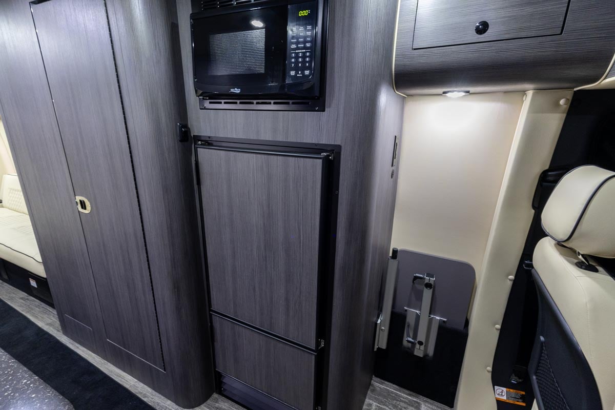2025 OGV Luxury Coach V-RV 2TB gallery image-18