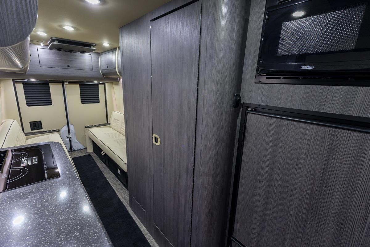 2025 OGV Luxury Coach V-RV 2TB gallery image-19