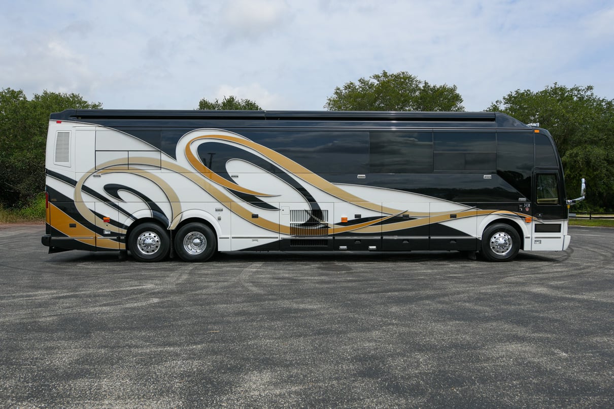 2003 PREVOST LIBERTY H3 45 gallery image-3
