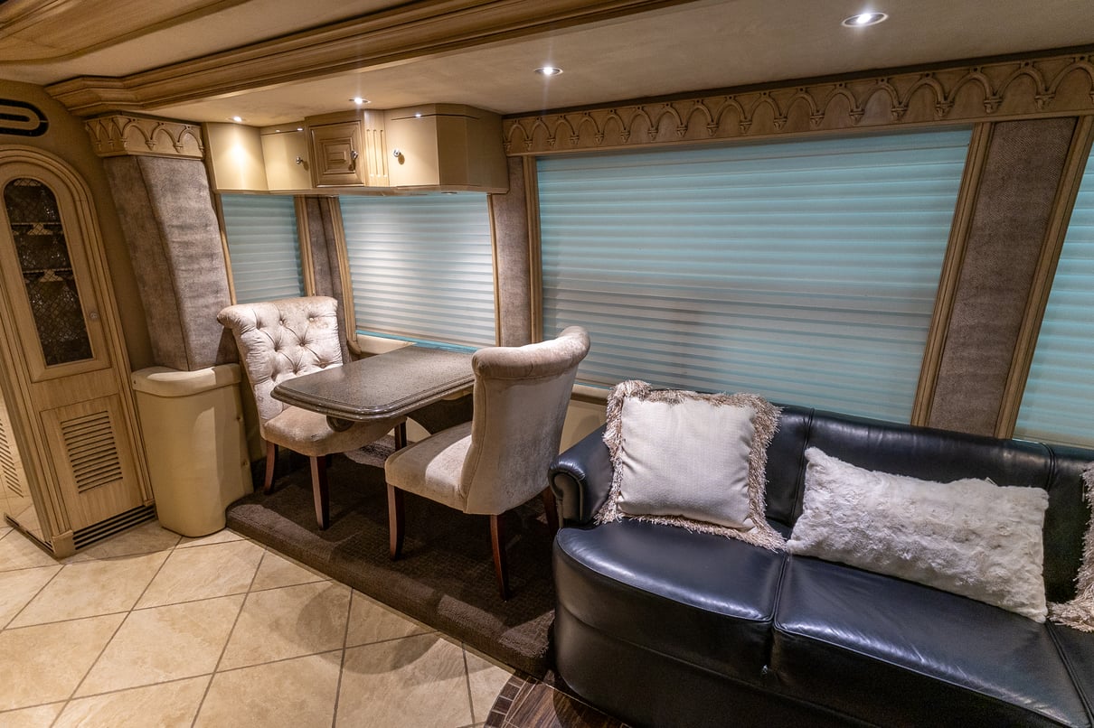 2003 PREVOST LIBERTY H3 45 gallery image-16