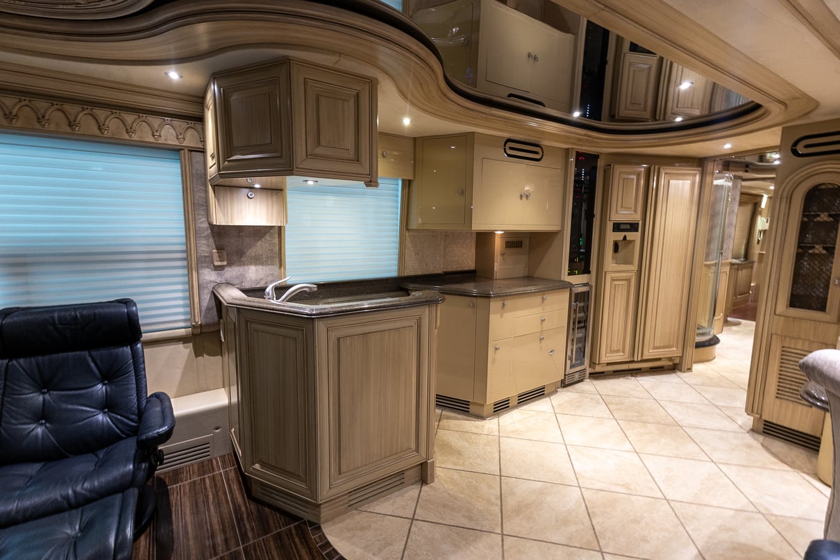 2003 PREVOST LIBERTY H3 45 gallery image-18