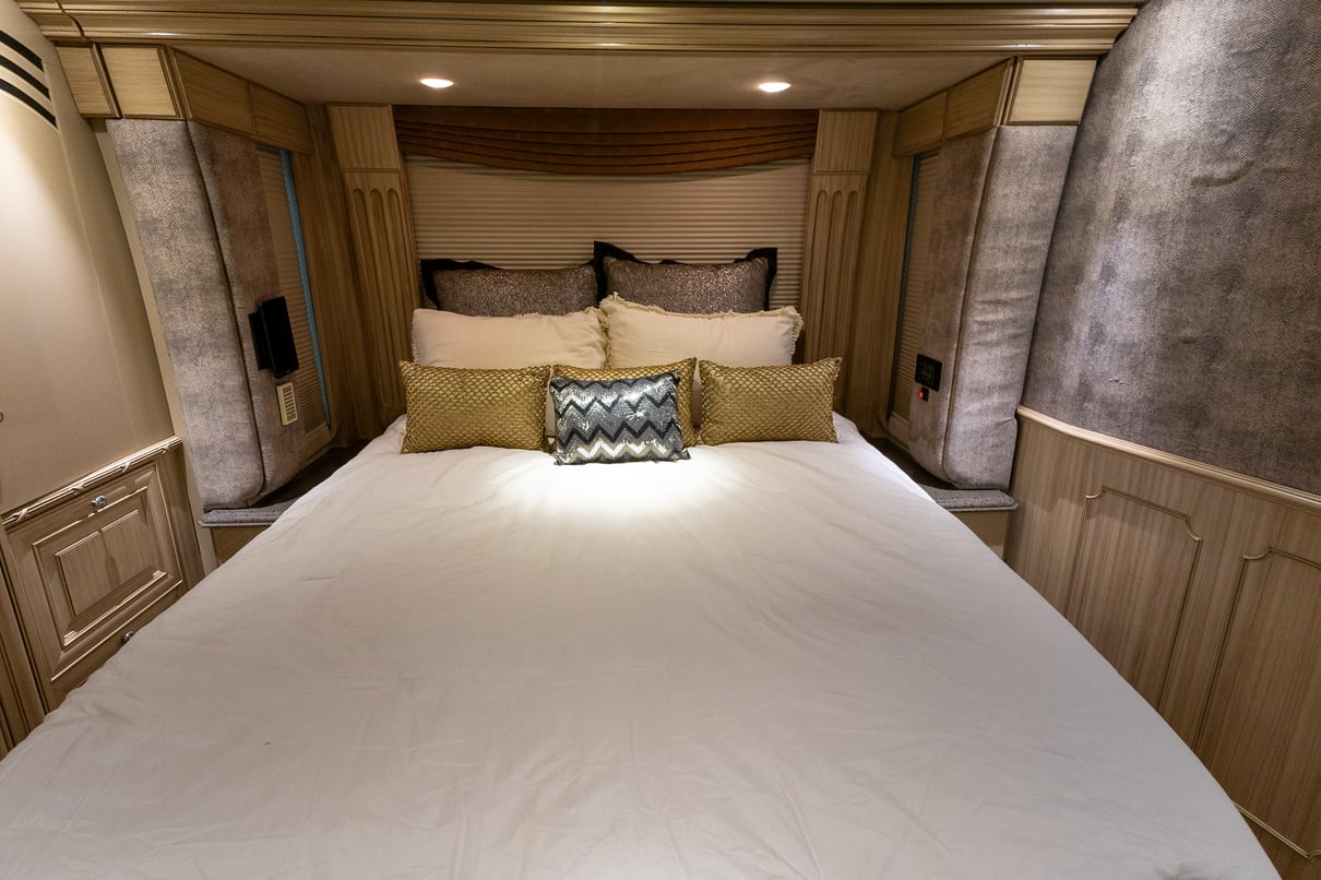 2003 PREVOST LIBERTY H3 45 gallery image-26