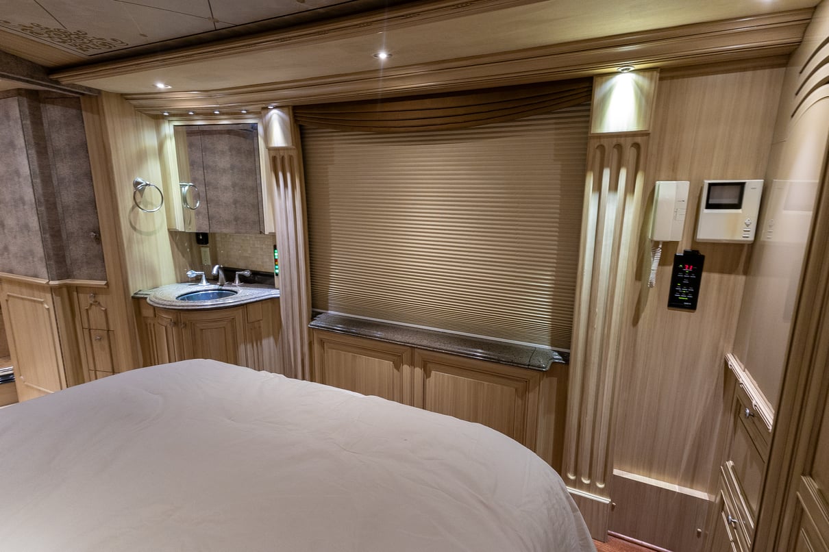 2003 PREVOST LIBERTY H3 45 gallery image-28