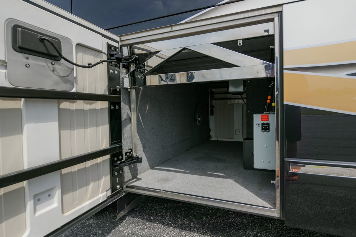 2003 PREVOST LIBERTY H3 45 gallery image-39