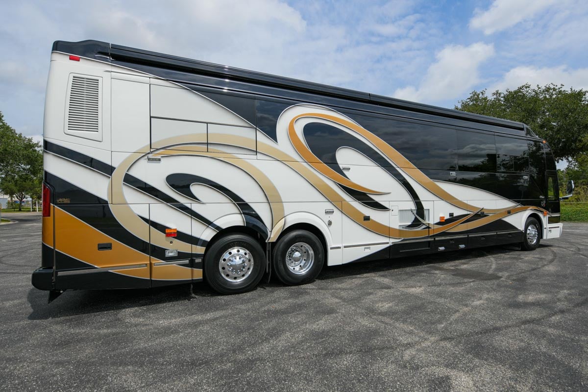 2003 PREVOST LIBERTY H3 45 gallery image-4