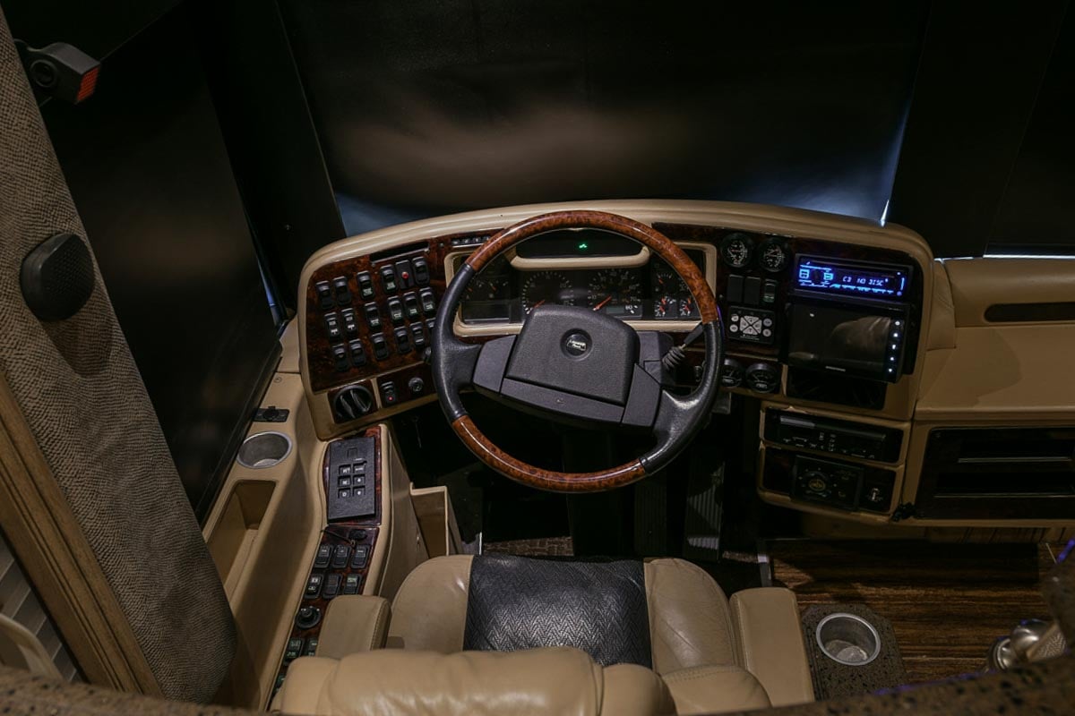 2003 PREVOST LIBERTY H3 45 gallery image-13