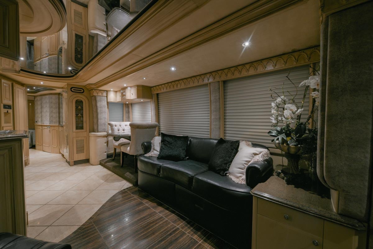 2003 PREVOST LIBERTY H3 45 gallery image-16