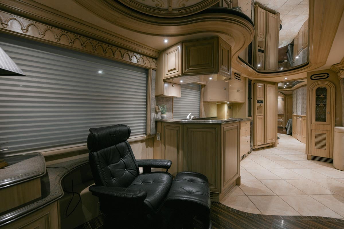 2003 PREVOST LIBERTY H3 45 gallery image-17