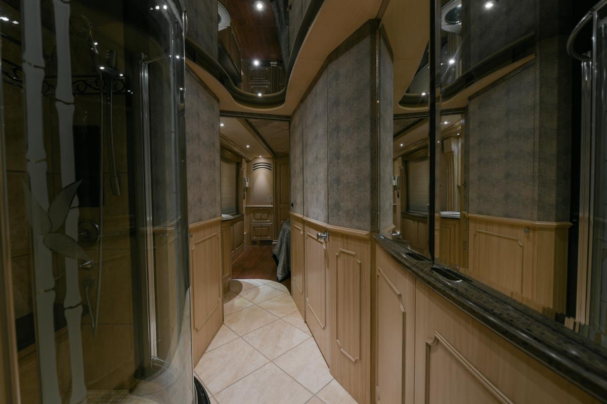 2003 PREVOST LIBERTY H3 45 gallery image-23