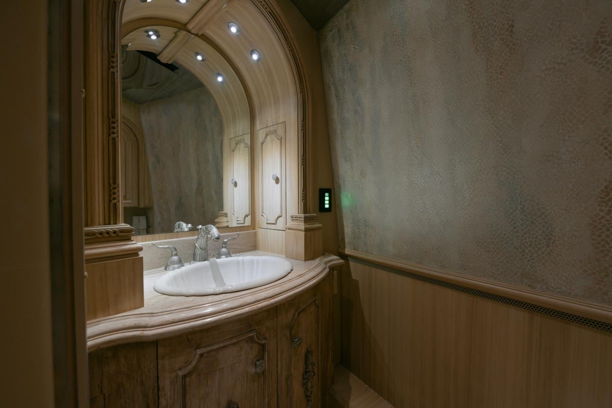 2003 PREVOST LIBERTY H3 45 gallery image-24