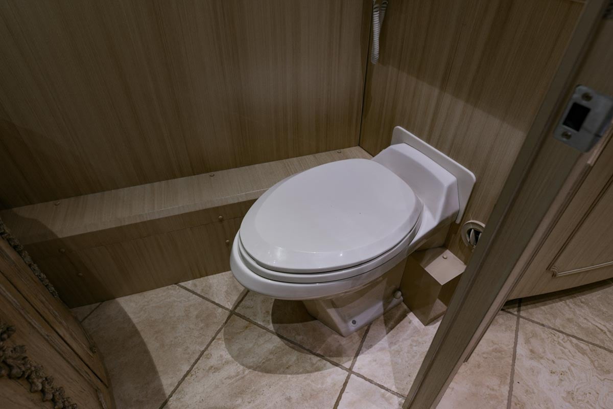 2003 PREVOST LIBERTY H3 45 gallery image-25