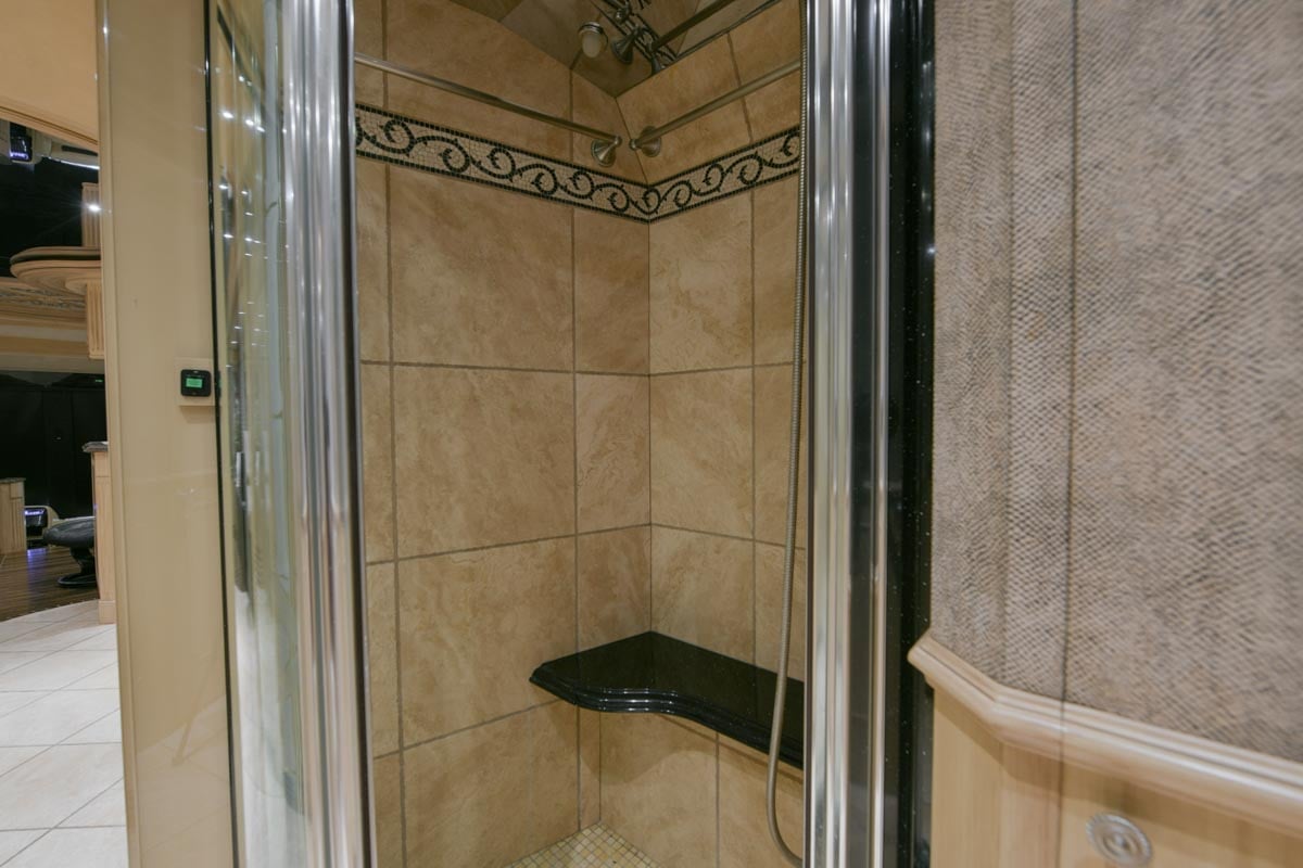 2003 PREVOST LIBERTY H3 45 gallery image-26