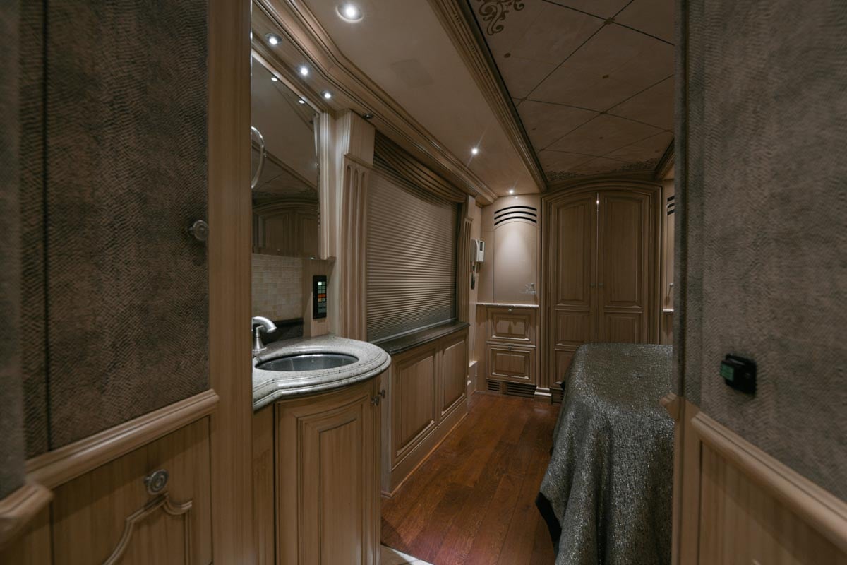 2003 PREVOST LIBERTY H3 45 gallery image-27