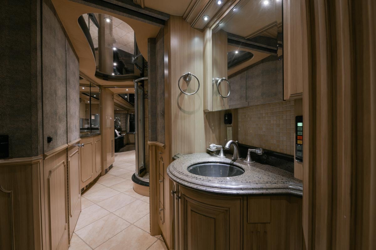 2003 PREVOST LIBERTY H3 45 gallery image-28