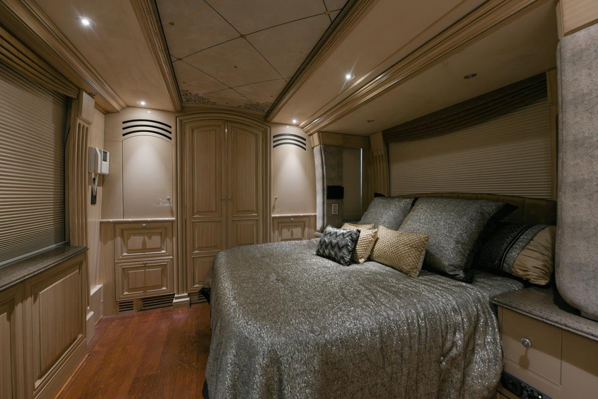 2003 PREVOST LIBERTY H3 45 gallery image-29