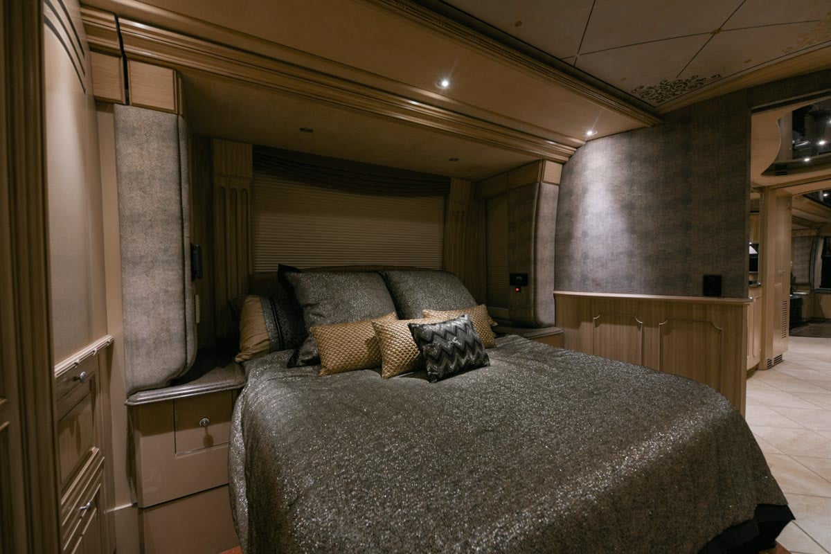 2003 PREVOST LIBERTY H3 45 gallery image-30