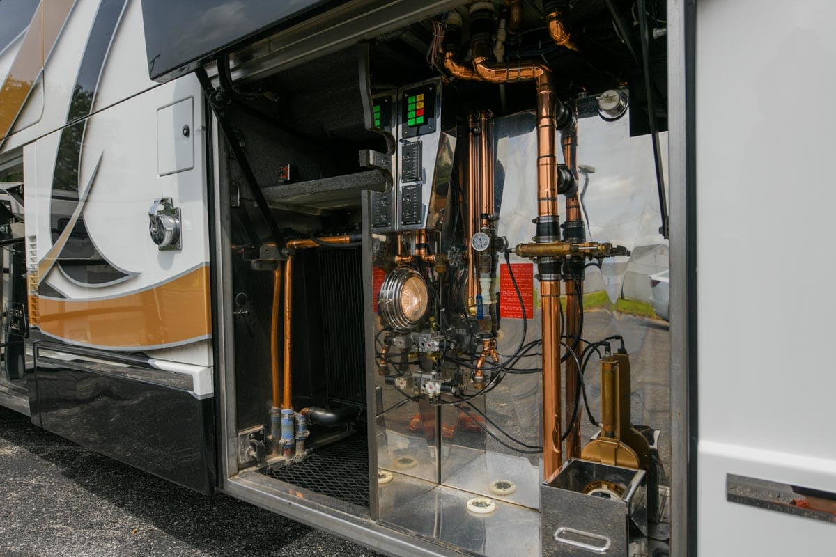 2003 PREVOST LIBERTY H3 45 gallery image-39