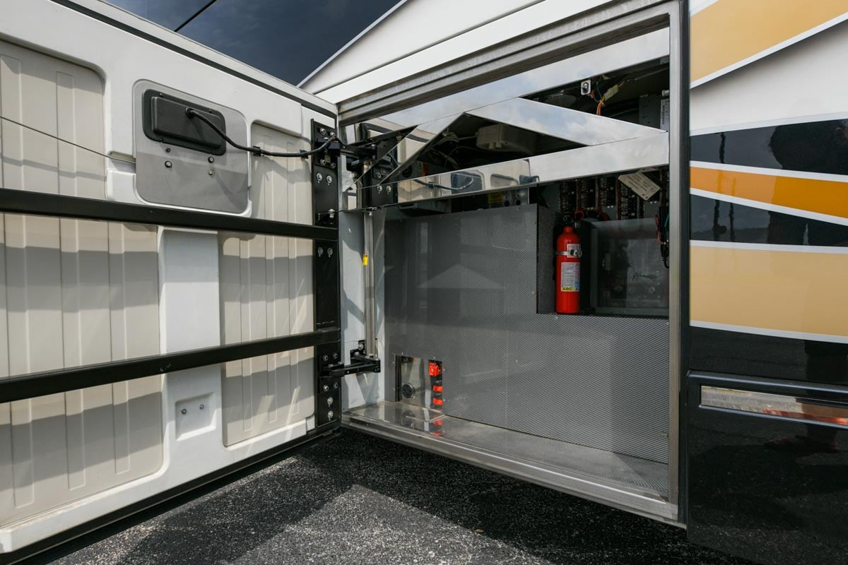 2003 PREVOST LIBERTY H3 45 gallery image-41