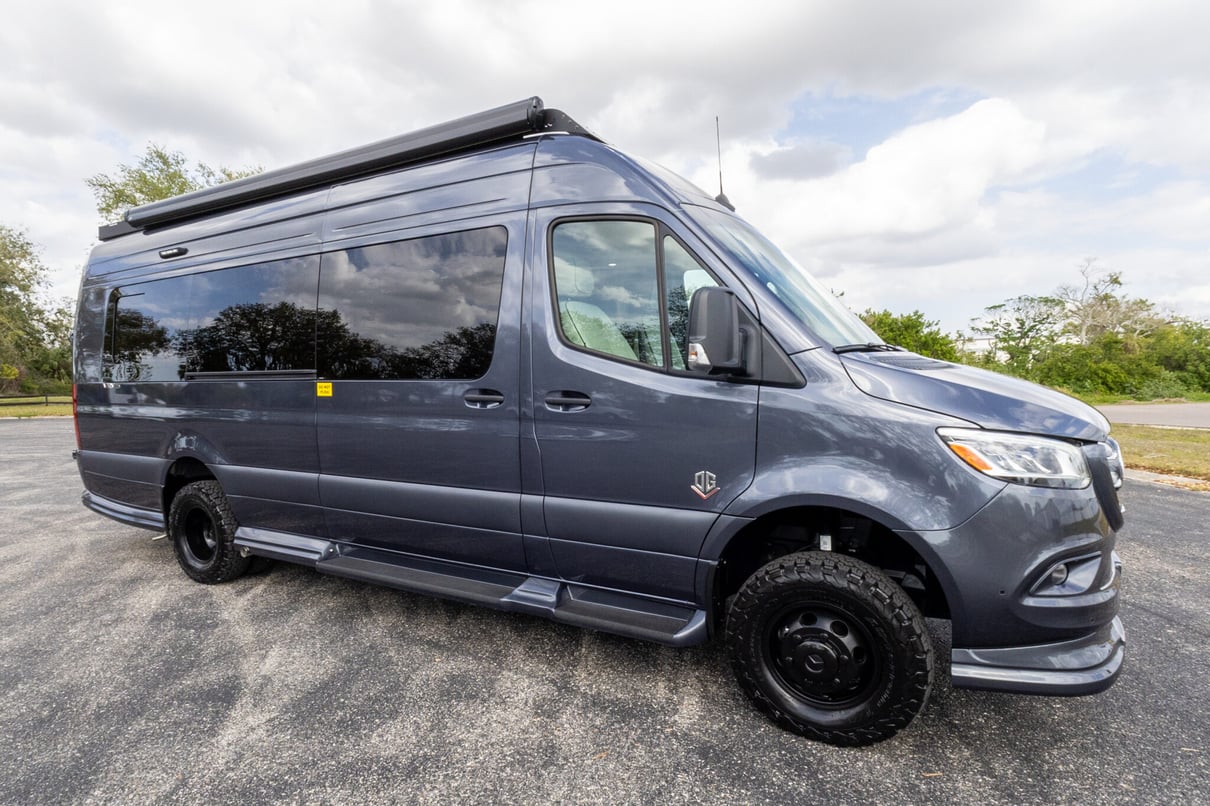 2025 OGV LUXURY COACH V-RV AWD 5-Passenger gallery image-2