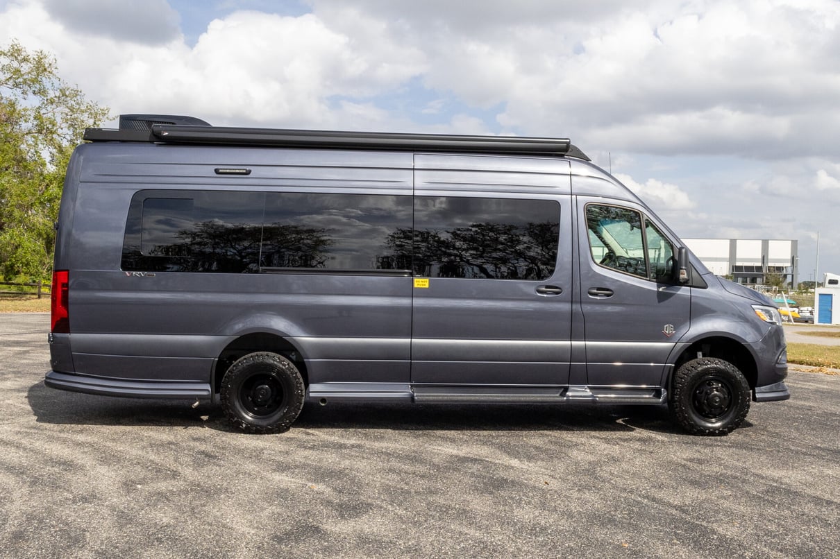 2025 OGV LUXURY COACH V-RV AWD 5-Passenger gallery image-4