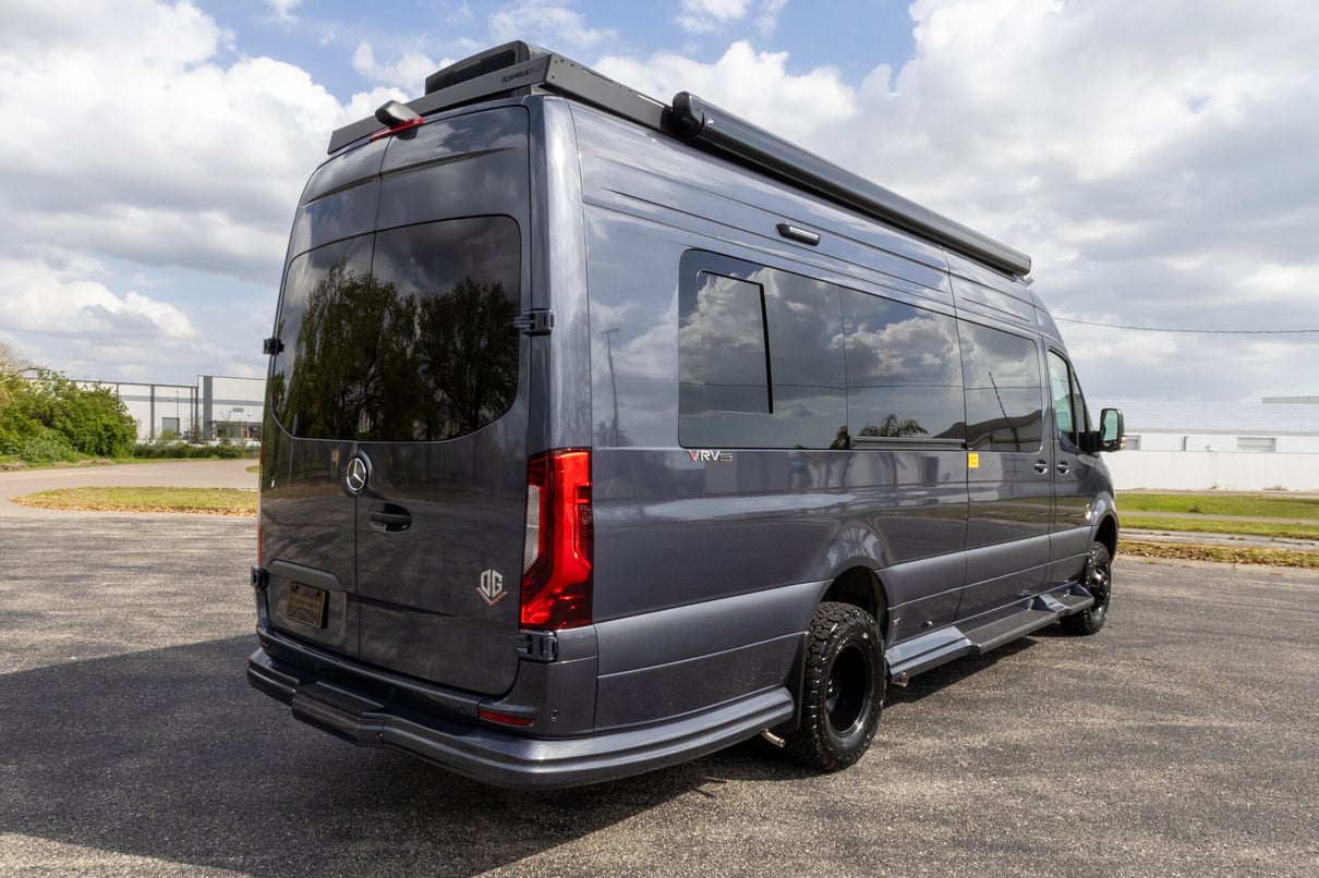 2025 OGV LUXURY COACH V-RV AWD 5-Passenger gallery image-6