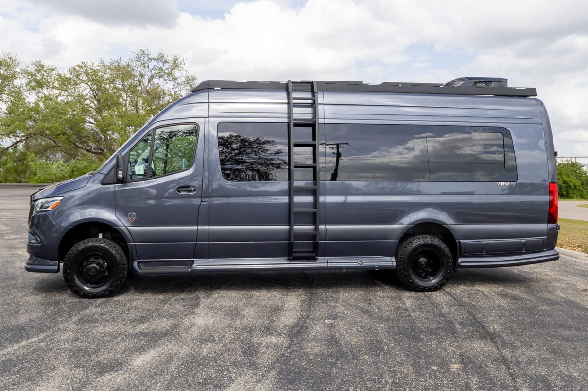 2025 OGV LUXURY COACH V-RV AWD 5-Passenger gallery image-10