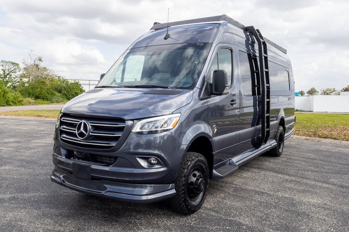 2025 OGV LUXURY COACH V-RV AWD 5-Passenger gallery image-12