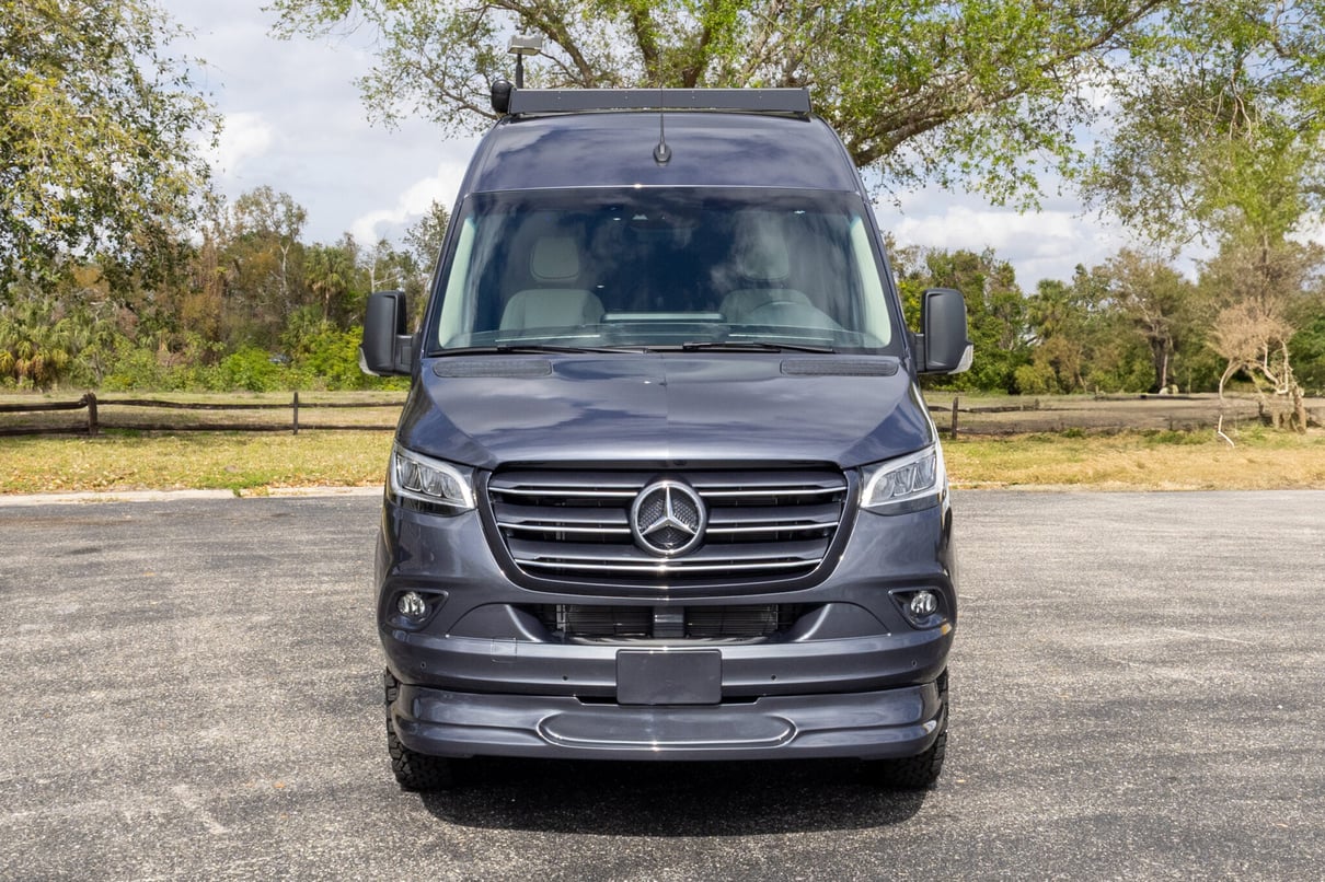 2025 OGV LUXURY COACH V-RV AWD 5-Passenger gallery image-13