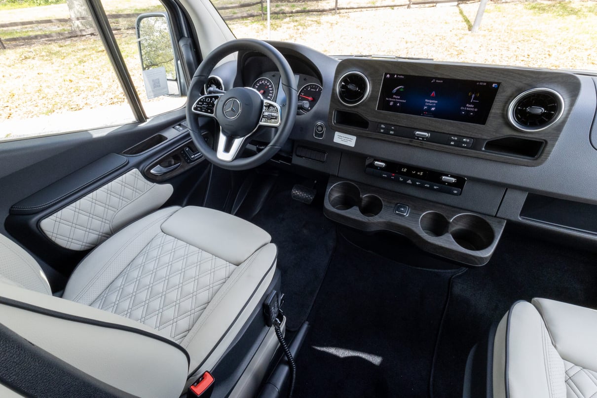 2025 OGV LUXURY COACH V-RV AWD 5-Passenger gallery image-14