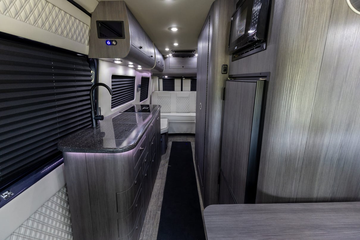 2025 OGV LUXURY COACH V-RV AWD 5-Passenger gallery image-16