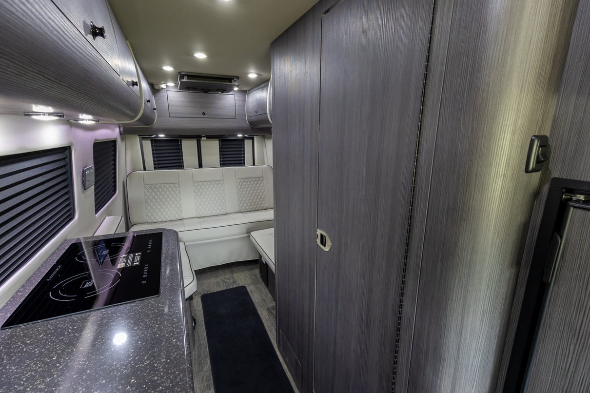 2025 OGV LUXURY COACH V-RV AWD 5-Passenger gallery image-18