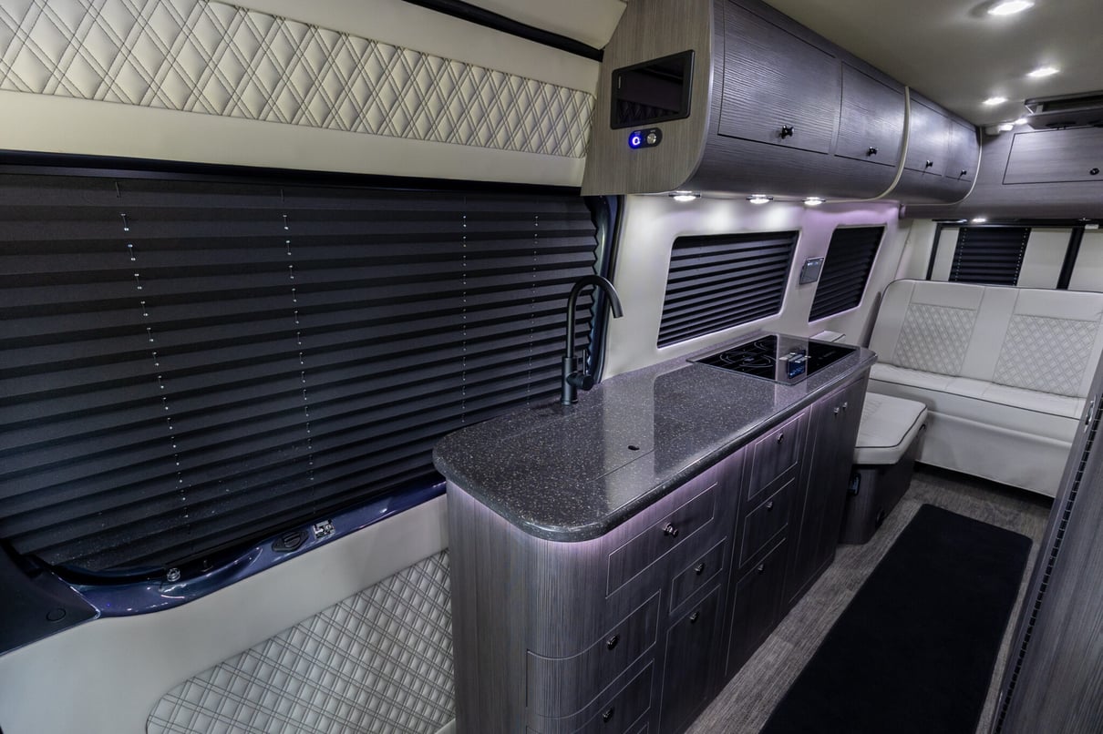 2025 OGV LUXURY COACH V-RV AWD 5-Passenger gallery image-19