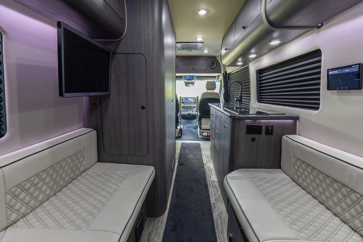 2025 OGV LUXURY COACH V-RV AWD 5-Passenger gallery image-22