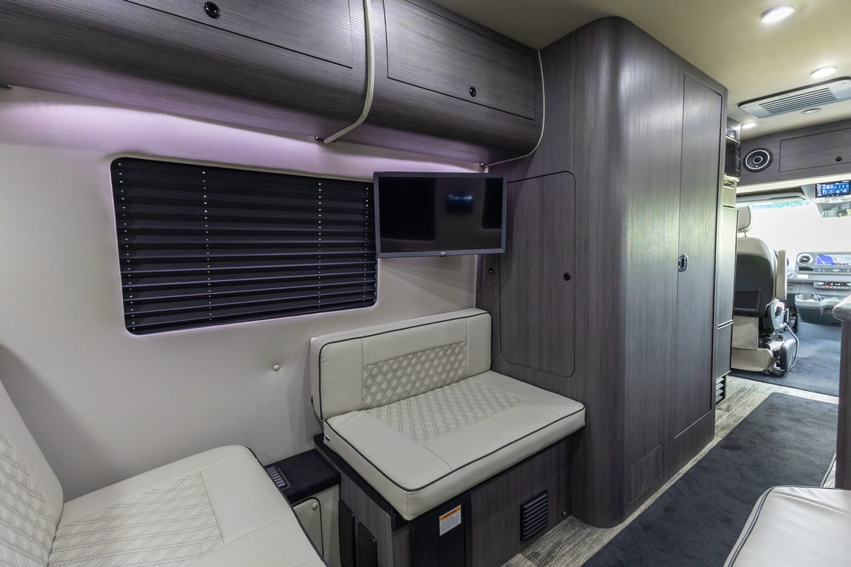 2025 OGV LUXURY COACH V-RV AWD 5-Passenger gallery image-23