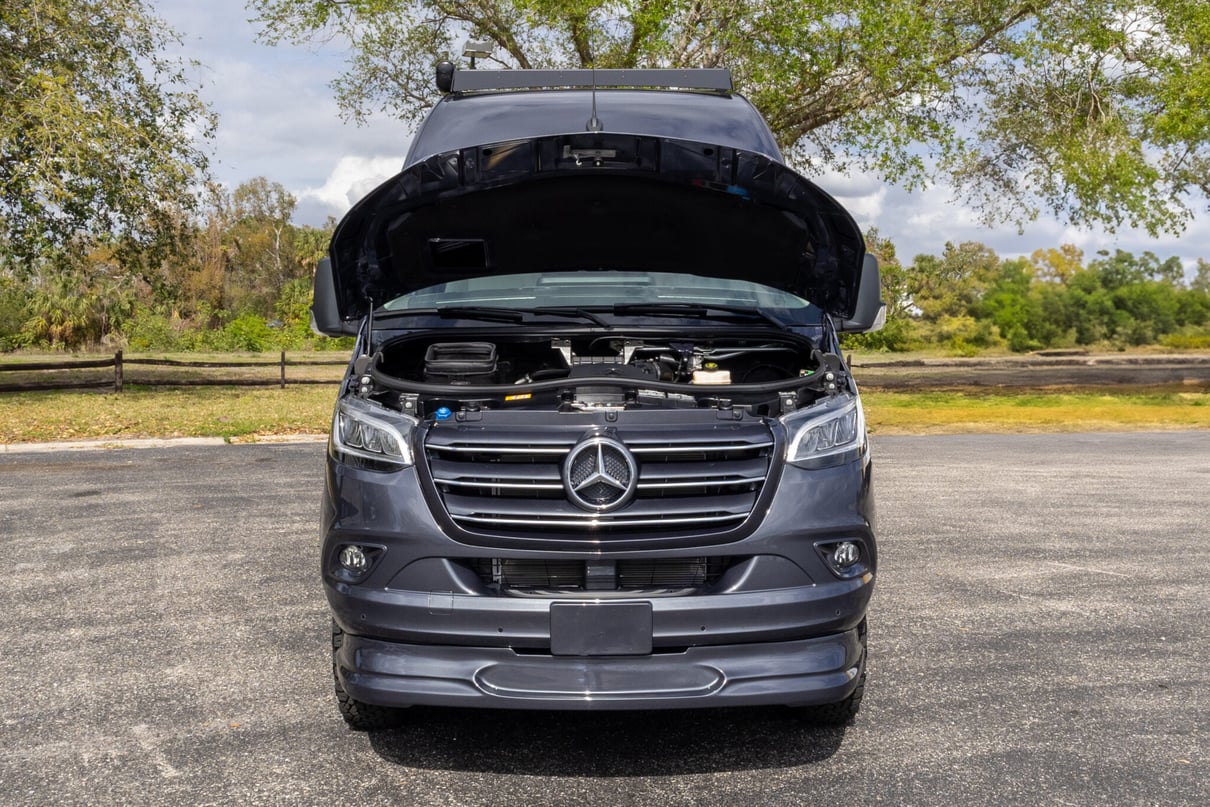 2025 OGV LUXURY COACH V-RV AWD 5-Passenger gallery image-28