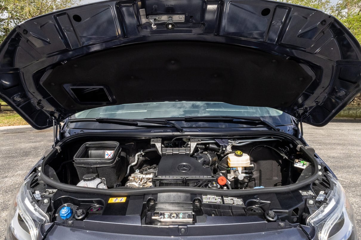 2025 OGV LUXURY COACH V-RV AWD 5-Passenger gallery image-29