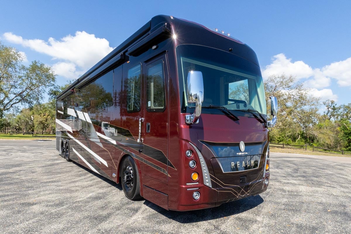 2024 FORETRAVEL REALM - PRESIDENTIAL SERIES LVMS gallery image-1