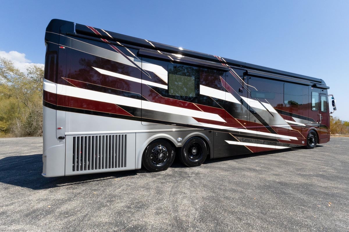 2024 FORETRAVEL REALM - PRESIDENTIAL SERIES LVMS gallery image-4