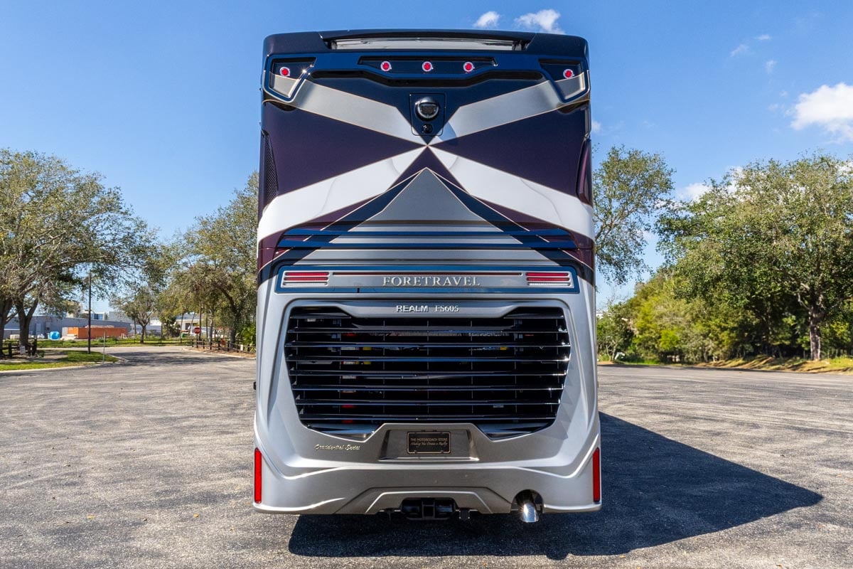 2024 FORETRAVEL REALM - PRESIDENTIAL SERIES LVMS gallery image-6