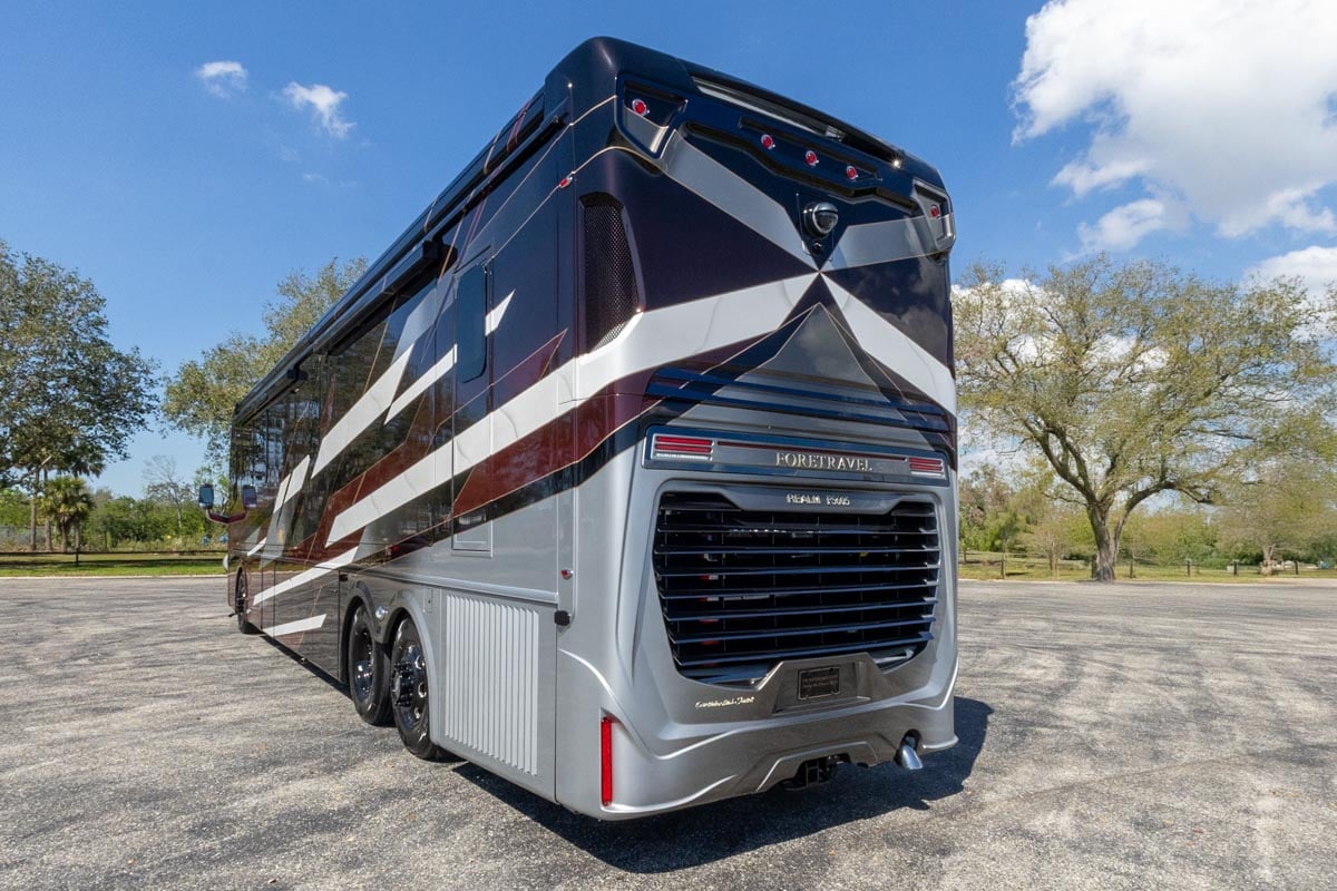 2024 FORETRAVEL REALM - PRESIDENTIAL SERIES LVMS gallery image-7