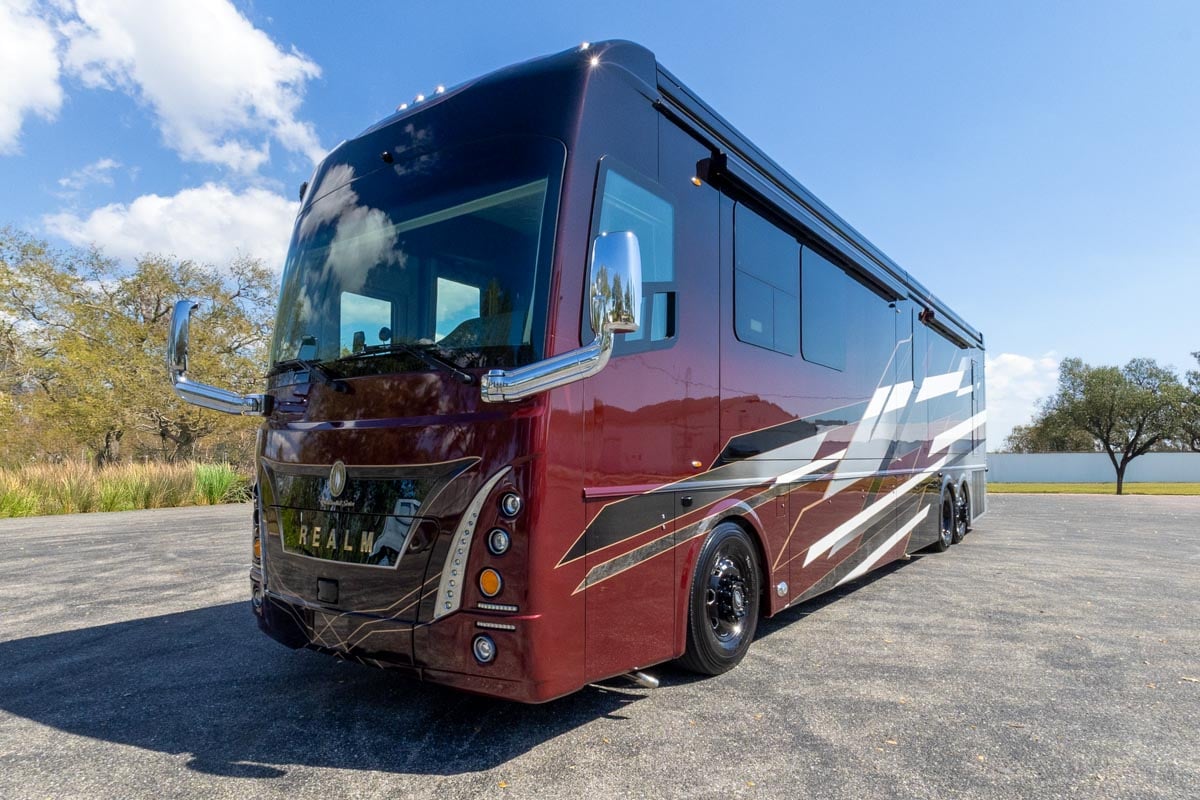 2024 FORETRAVEL REALM - PRESIDENTIAL SERIES LVMS gallery image-11