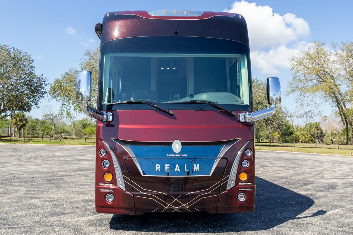 2024 FORETRAVEL REALM - PRESIDENTIAL SERIES LVMS gallery image-12