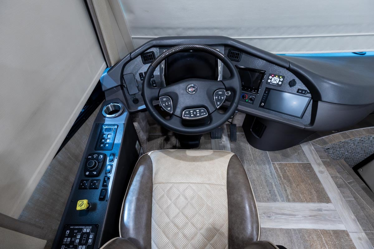 2024 FORETRAVEL REALM - PRESIDENTIAL SERIES LVMS gallery image-13